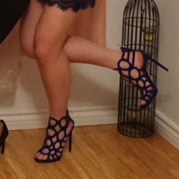 Blue strappy ankle booties- size 8 - Picture 2 of 2